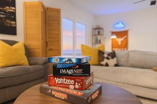 New Built Downtown ATX Retreat, King Bed, Fenced Yard, Walk to Lake & Eateries - 6