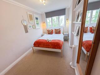 Disc Monthly Rate - 4BDR flat in Kilburn with Garden near West Hampstead, Queens Park, Abbey Road - 2