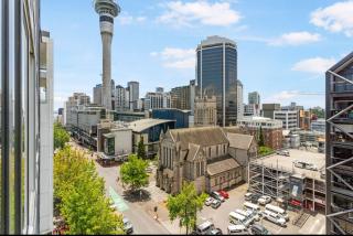 Skytower View With Swimming Pool and Gym - Auckland - 1