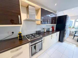 Disc Monthly Rate - 4BDR flat in Kilburn with Garden near West Hampstead, Queens Park, Abbey Road - 1