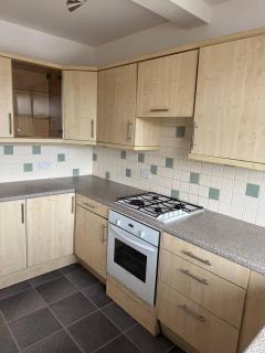 Modern 2 Bedroom Maisonette - 7