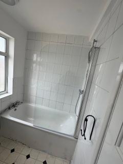 Modern 2 Bedroom Maisonette - 2