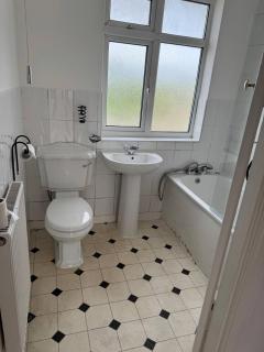 Modern 2 Bedroom Maisonette - 1