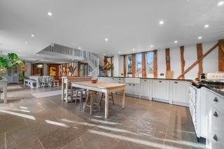 Scotland Hall Barn, Stoke by Nayland, Suffolk - 3