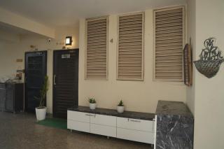 Modern and Luxurious Apartment - 4