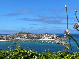 Heart of St Ives with parking - 2 bedrooms - 5