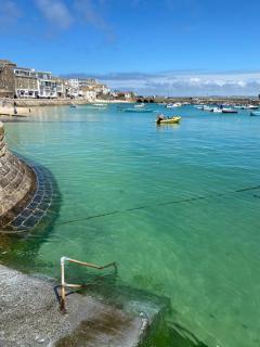 Heart of St Ives with parking - 2 bedrooms - 2