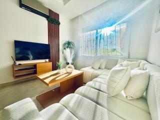 Modern Downtown Apartment 2 min from the Beach - 9