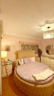 غرفة في مدينة نصر موقع متميز وسط المدينة للرجال فقط 3 - 4