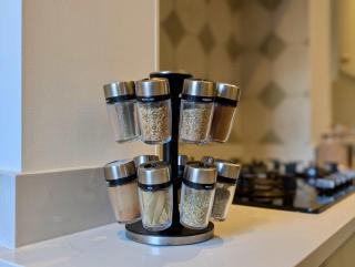 Stunning London Apartment with Balcony & Modern Amenities - 1