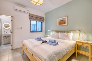 Bright & Cozy 3-Bedroom Apartment ACAL1-1 - 1