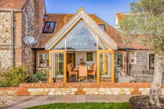 Spectacular Waterfront Home - Pass the Keys - 7