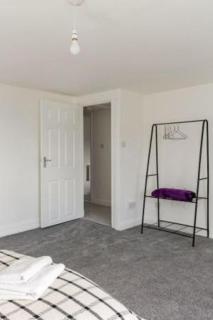 Bright Two-Bedroom Family Apartment on Victoria Road, Ramsgate - 4