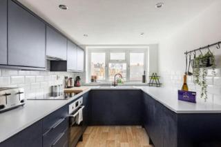 Bright Two-Bedroom Family Apartment on Victoria Road, Ramsgate - 6