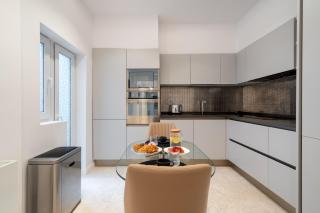 Retro Chic Apartment - 2