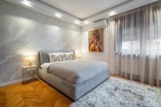 Retro Chic Apartment - 9