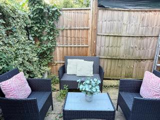 Promo Rate - 1BDR Finsbury Park Apt with Garden near Higbury, Emirates Stadium & Clissold Park by Staylio London - 1