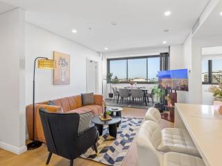 Modern 2BR - City Views & Pool & Free Parking - 7