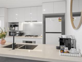 Modern 2BR - City Views & Pool & Free Parking - 3