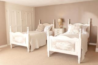 The Shepherds Huts & Well Lodge & Ormesby Manor House - 3