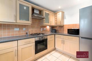 Three Bed House Maidenhead - Parking - 4