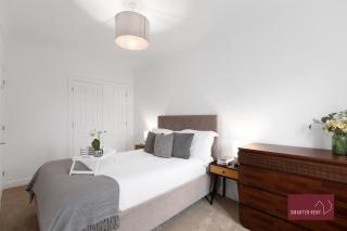 Three Bed House Maidenhead - Parking - 1