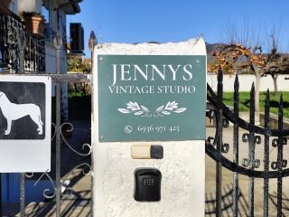 Jennys Vintage Studio - Motorcycle Friendly - 9