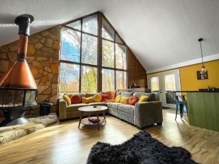 Chalet w Hot Tub Fireplace Grill FirePit & Wifi - Baxter - 4