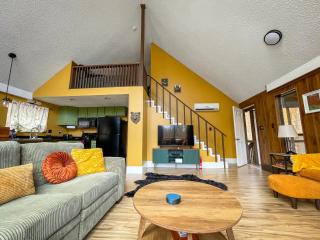 Chalet w Hot Tub Fireplace Grill FirePit & Wifi - 3