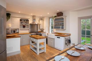 Milestone Celebration House! Sleeps 16 Max 3 Bathrooms Walk to Nightlife Weekends Only - 8