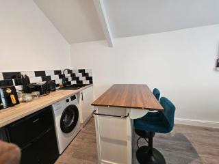 Royal Studio Suite Close to Stadium and City Centre - 3