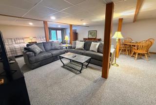 FC20 Remodeled Forest Cottage home - AC, great for kids, lots of yard space! Walk to the slopes! - 6