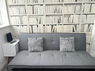 Cozy City Centre Escape - 0