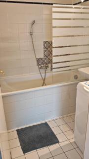 Spacious & Stylish 2BR Apartment in the City Center - 2