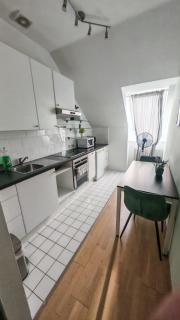 Spacious & Stylish 2BR Apartment in the City Center - 9