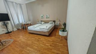 Charming 2BR Apt, Ideal for Long-Term Near Rennweg - 0