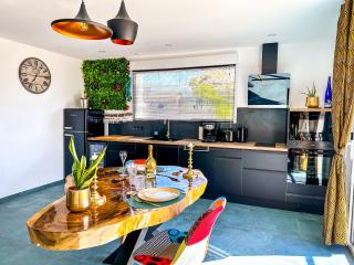 love room Villa Des Charmes-34450 vias - 9