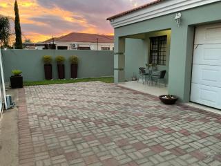 Luxe Comfort Retreat - 7