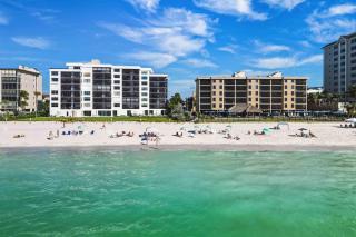 Yellow Door Beach Cottage - 2