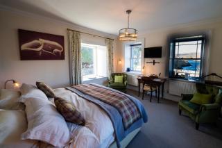 Two Harbours Guest House - 9