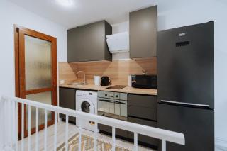 City Center New Apt, Top-Floor Balcony - 5