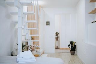 City Center New Apt, Top-Floor Balcony - 7