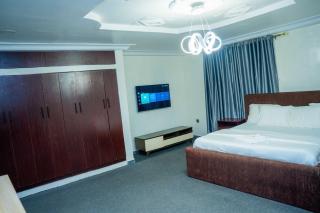 Spacious 4-Bedroom Apartment for families & groups - 5