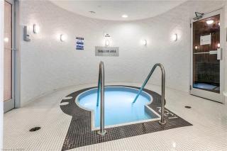 Beautiful Luxurious Modern Condo With Breathtaking Views - 4