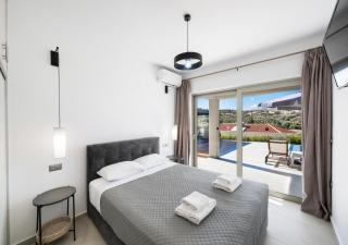 Tina by Vintage Travel - 4