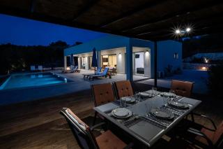 Tina by Vintage Travel - 3