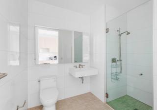 Awesome Sunny Studio! Best Location! - 1