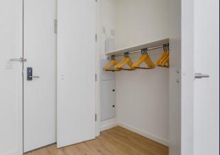 Awesome Sunny Studio! Best Location! - 2