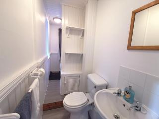 2 bedroom central apartment in Kirkcaldy - 1