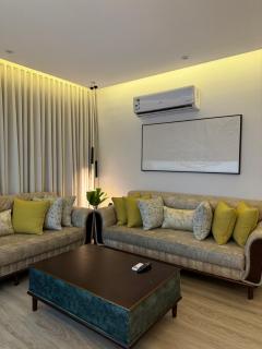 شقة هادئة في حي العقيق A quiet apartment with a unique design in Al-Aqiq district - 7